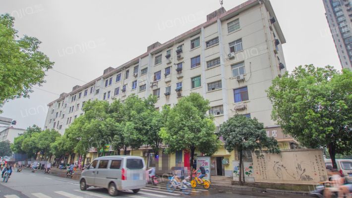 江耐宿舍南院外景图