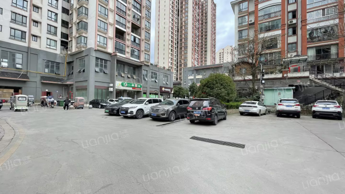 利尔上河城外景图