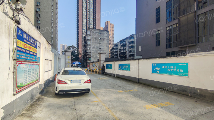 中山小区外景图