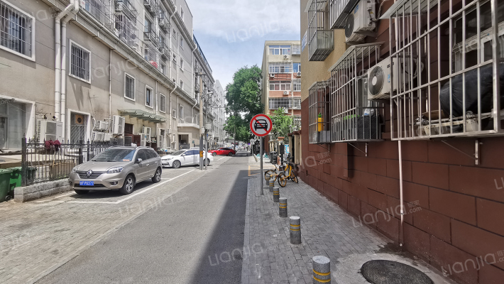 营房西街外景图