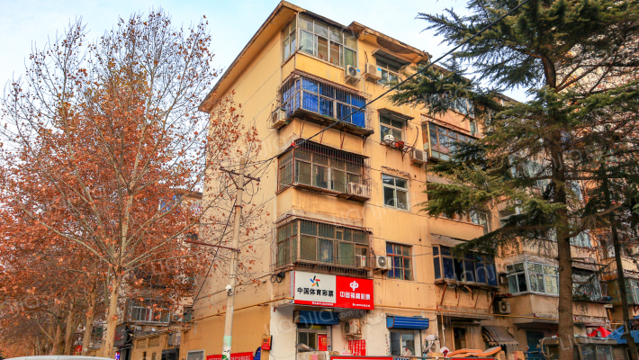 化工厂家属院外景图