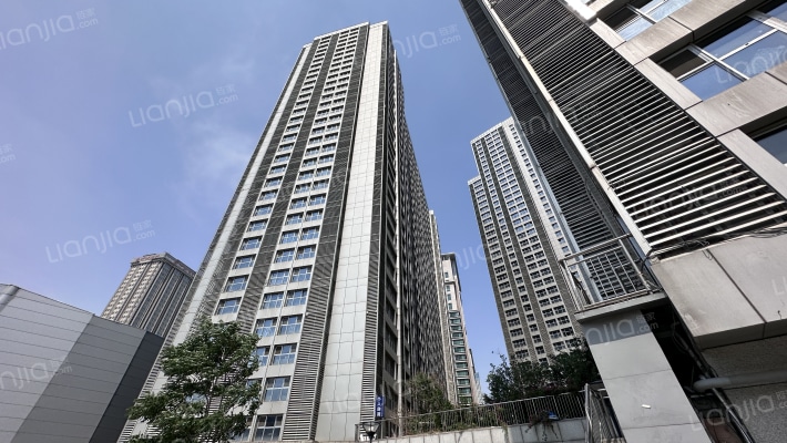 卓越时代广场外景图