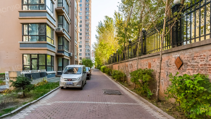 阳光绿景外景图