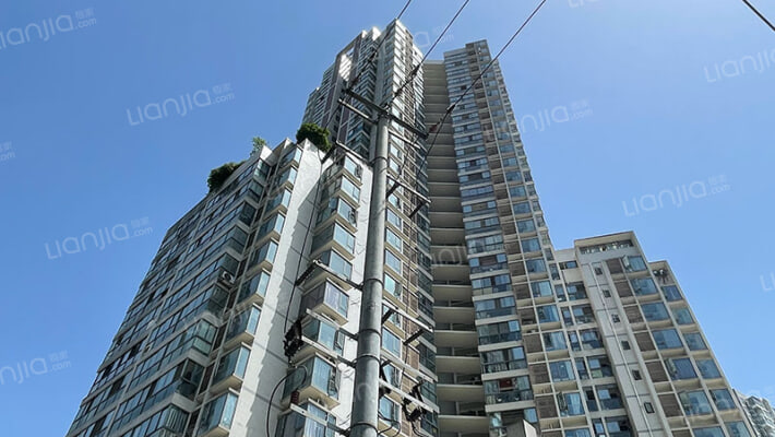 金领大厦外景图