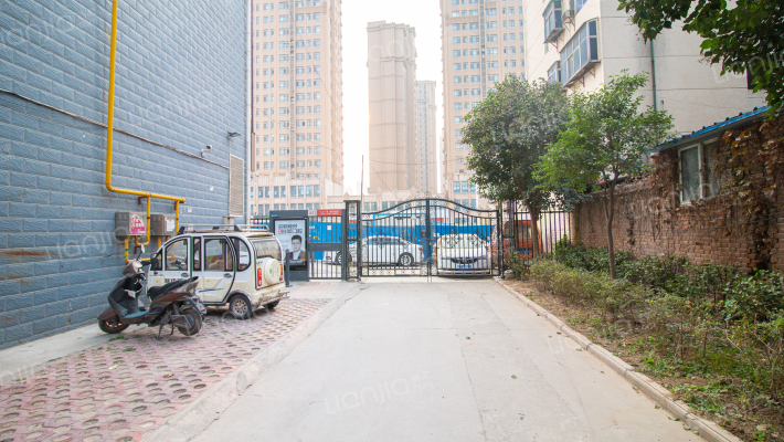 中基都市春天外景图