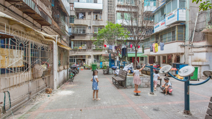 头桥社区黄金路125号大院外景图