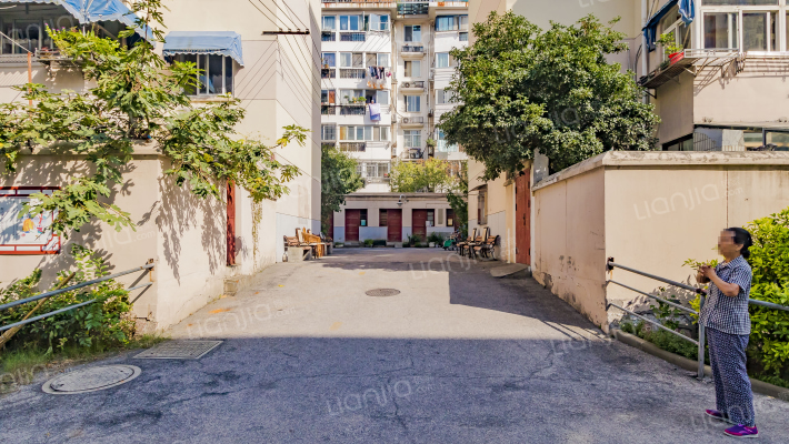 苜蓿园大街238号外景图