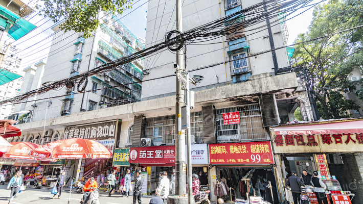 红旗区四片综合大楼外景图