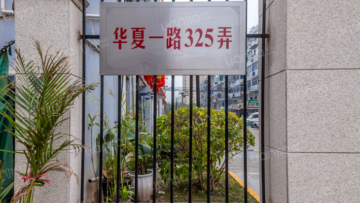 临河小区外景图