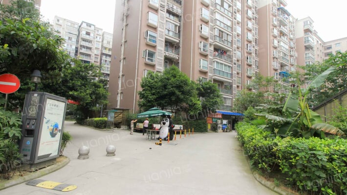 驿鑫乡卿城外景图