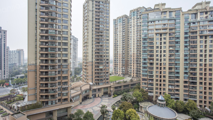 御翠豪庭外景图