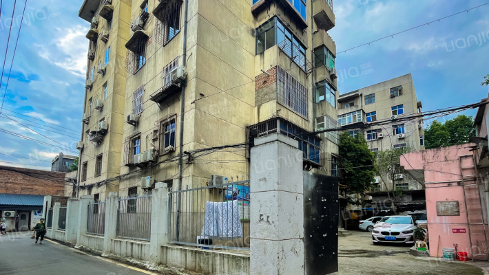 东五道巷中煤家属院外景图