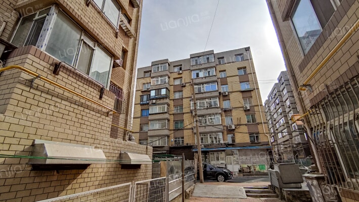 八十中东海街外景图