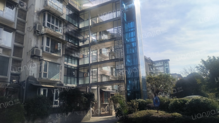 幸福大道221号外景图