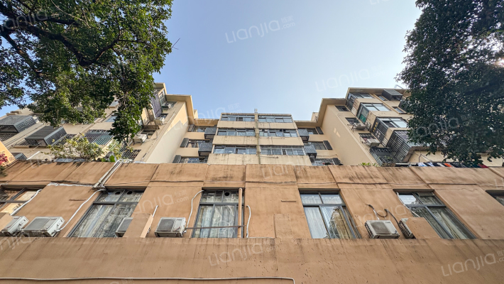 副食大楼外景图