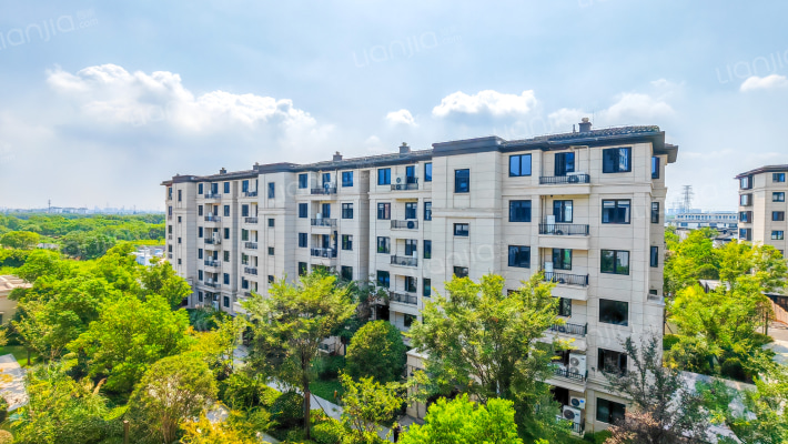 中梁湖栖云庐外景图