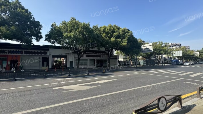 钱龙盛世广场外景图