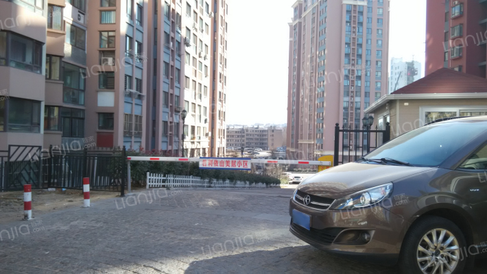 君利依山美居外景图