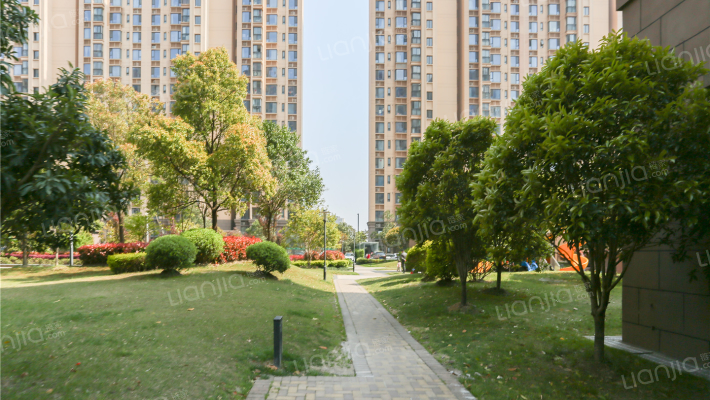 合景叠翠峰一期外景图