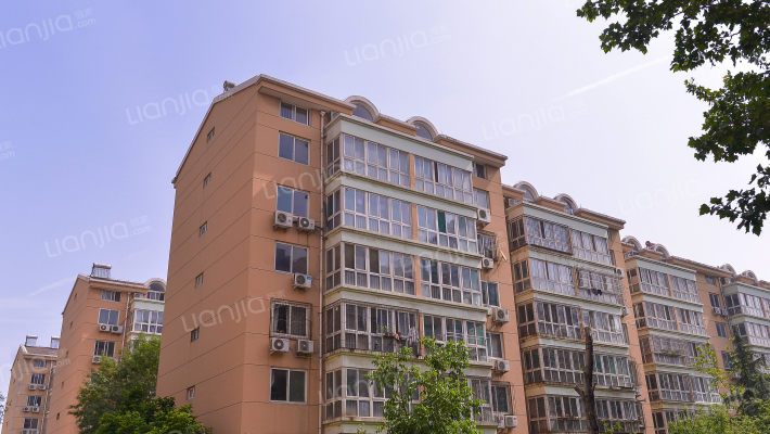 公交花园外景图