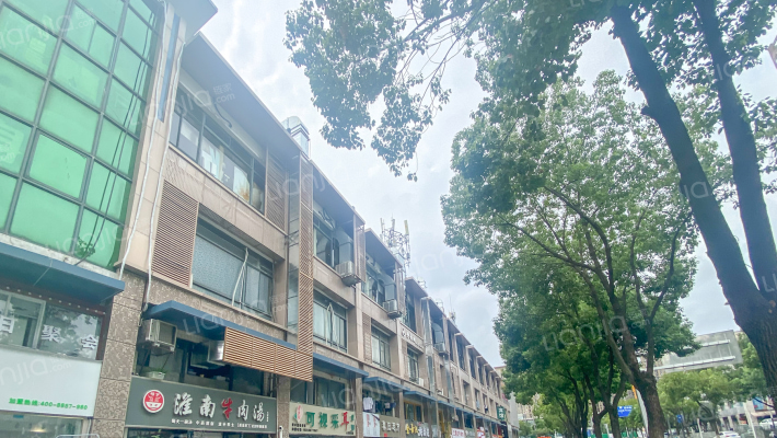 五彩大学城外景图