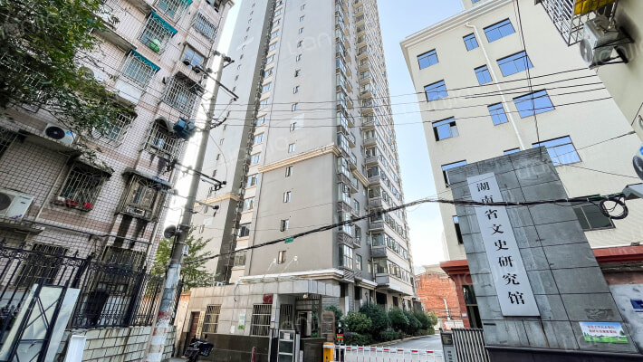 望麓大厦外景图