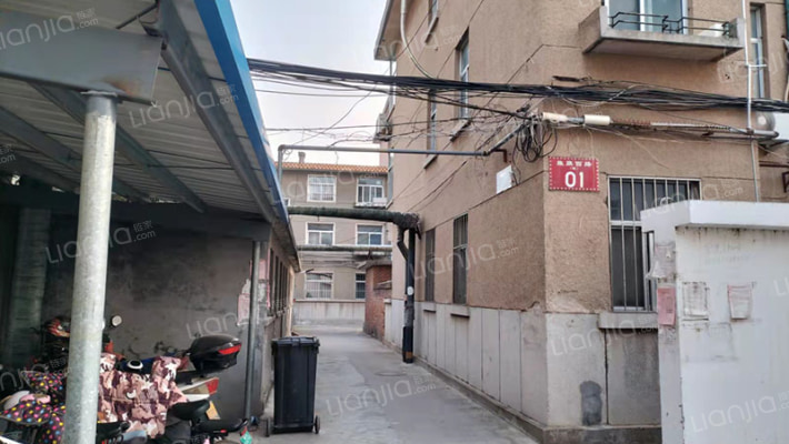 建设银行宿舍楼外景图