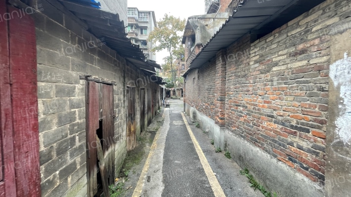 中建四局施工公司外景图