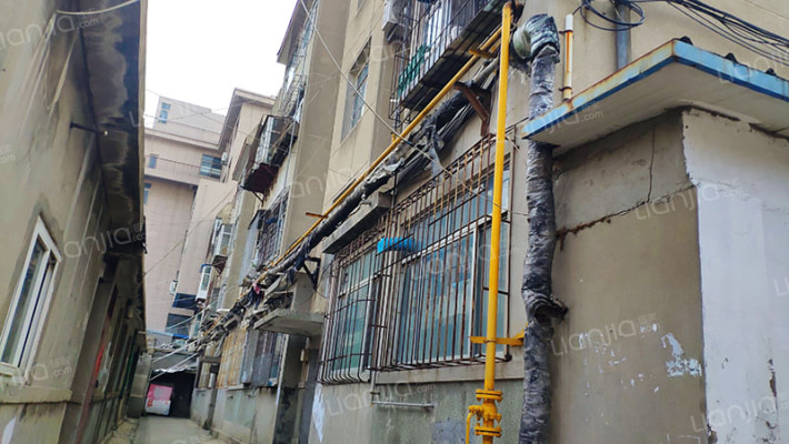 假日酒店小区外景图