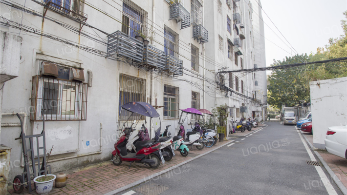 双岗燃气公司宿舍外景图