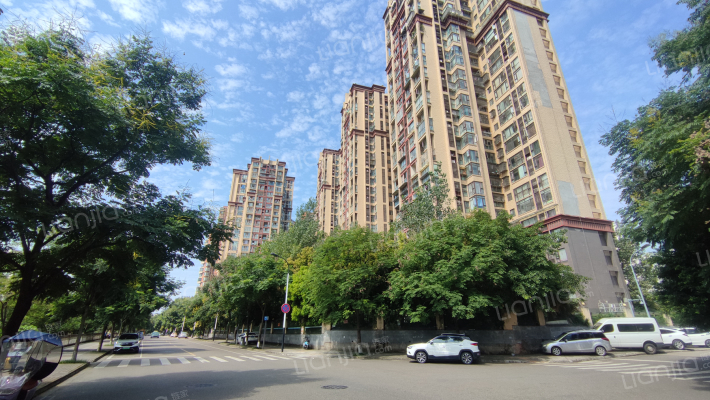 东域龙湾一期外景图