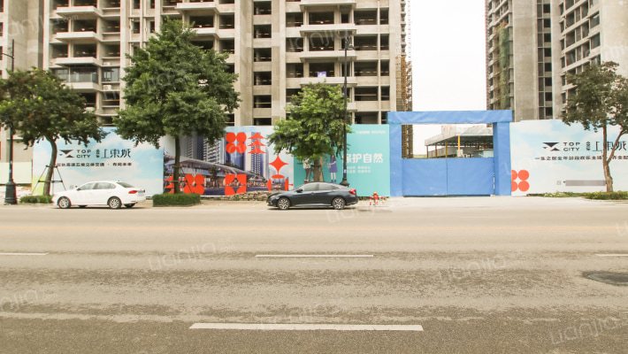 金乐上東城外景图