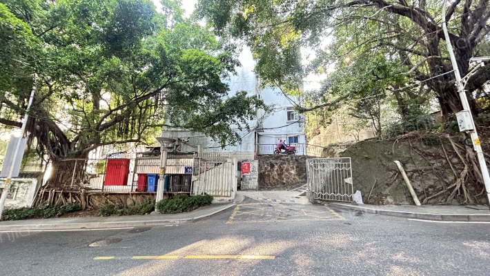 中钢宿舍外景图