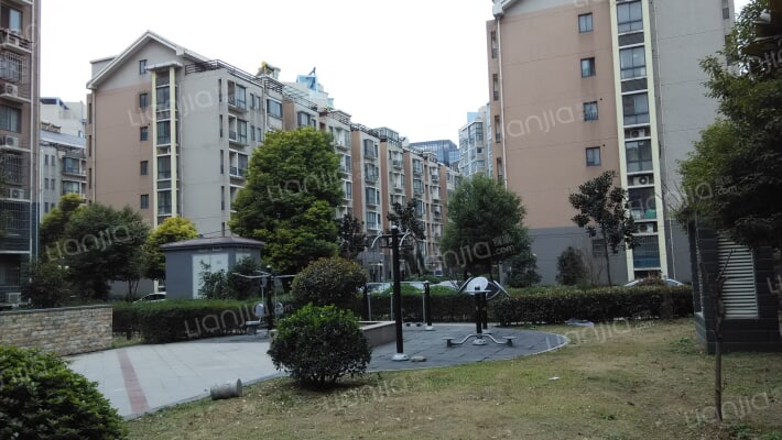 江畔明珠广场外景图