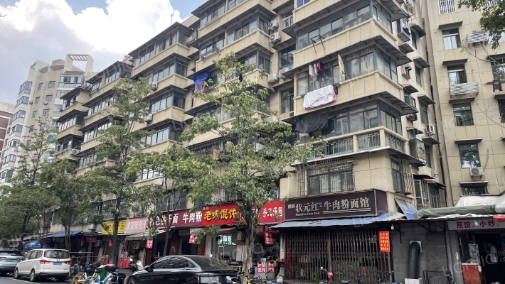 汽挂小区外景图