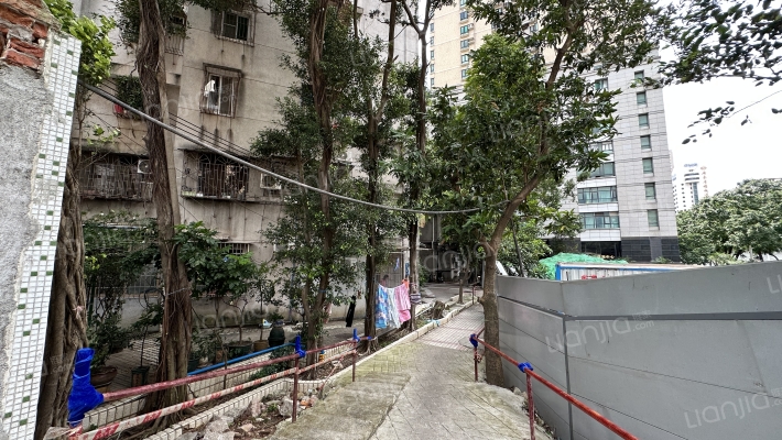 东风东路697号大院外景图