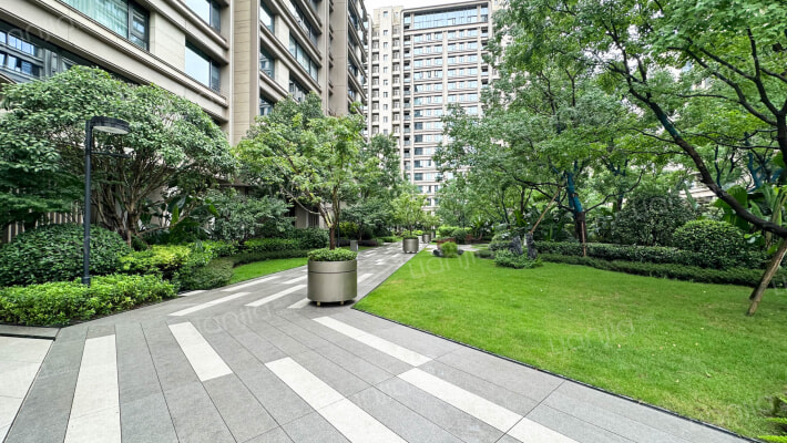 香港置地衿湖翠林云峯一期外景图