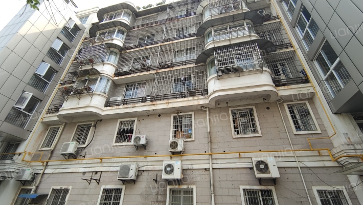 城河公寓外景图