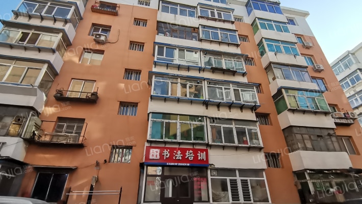 溪水街外景图