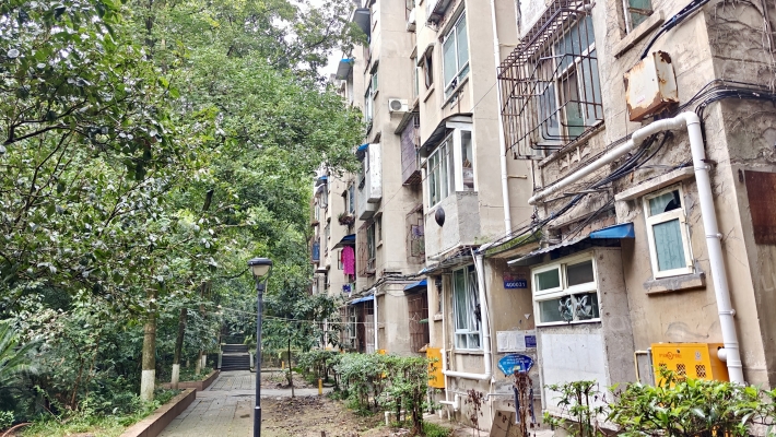 西政教职工生活区外景图