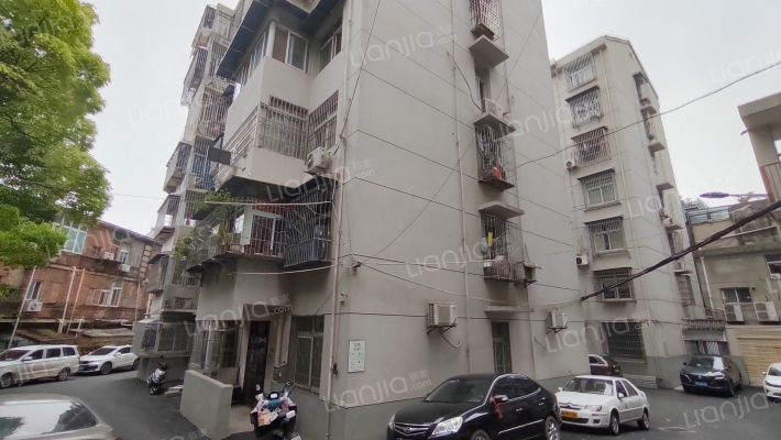 食品工业公司综合楼外景图