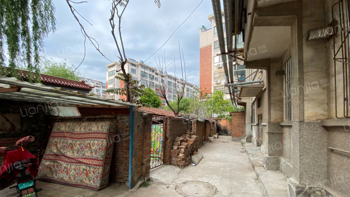 粮油供应公司住宅楼外景图