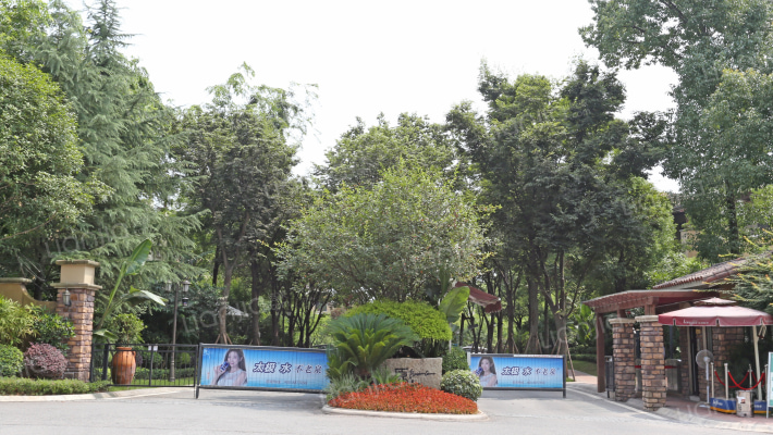 龙湖江与城原山外景图