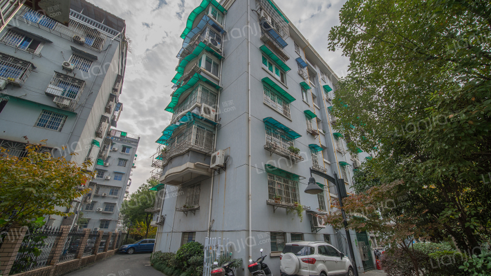 东门公寓外景图