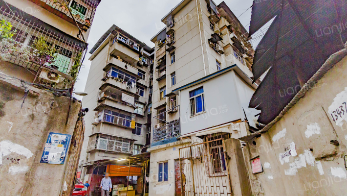 武铁宿舍外景图