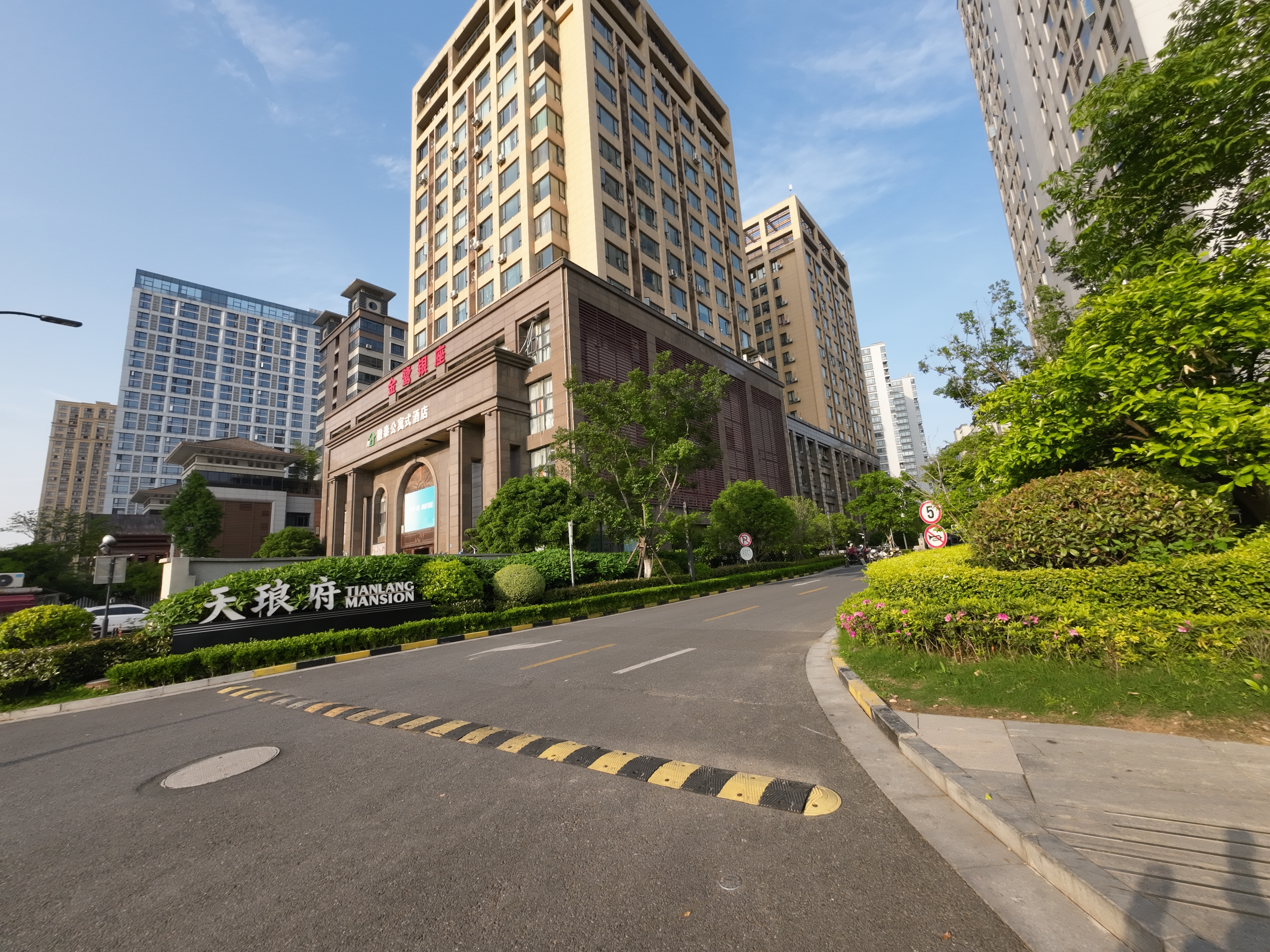龙湖天琅小区实景 3