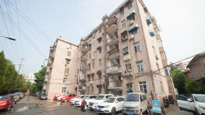 下卫恢复楼外景图