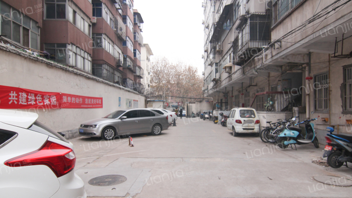 城东路135号院外景图