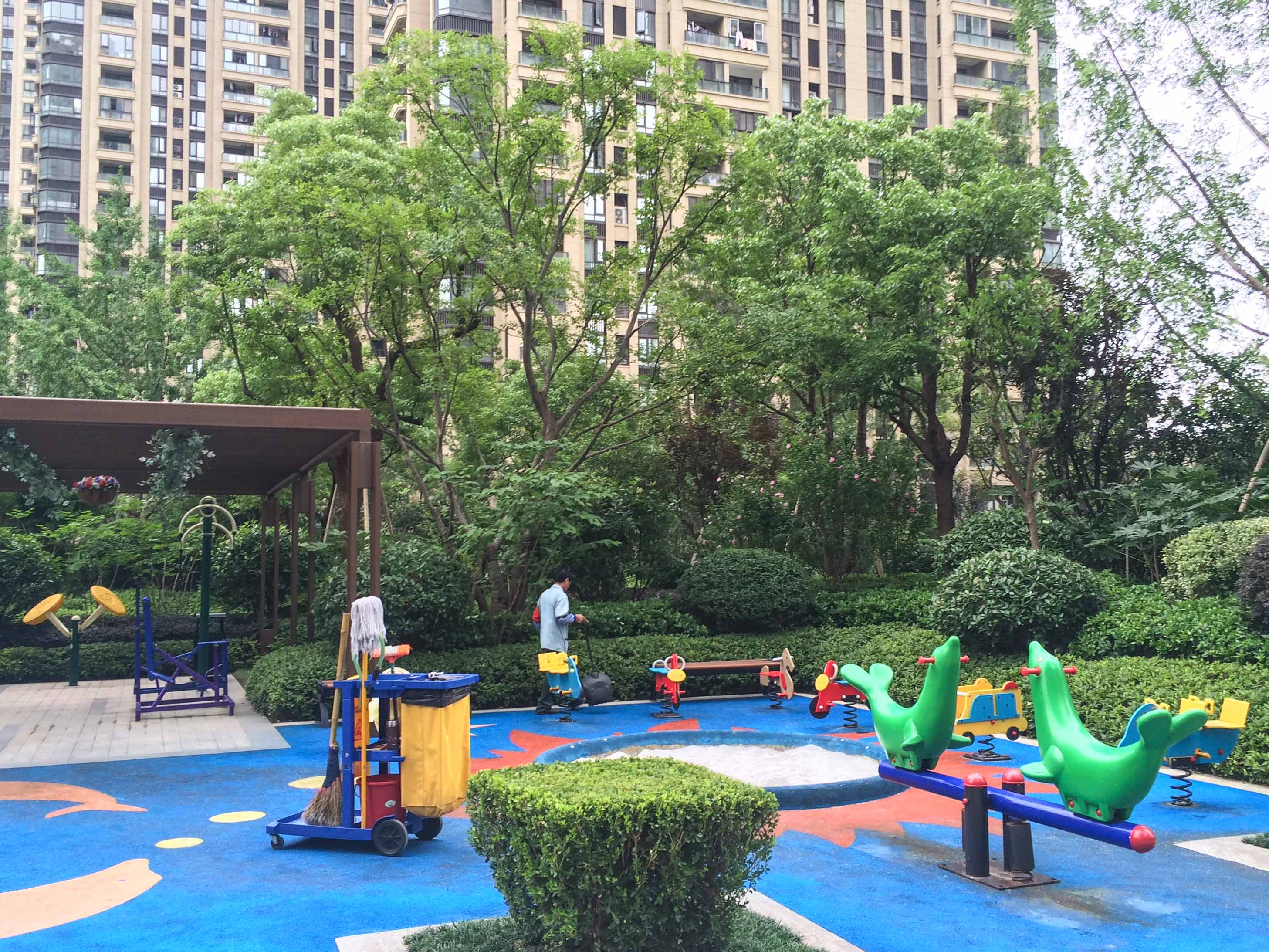 龙湖春江彼岸小区实景 24