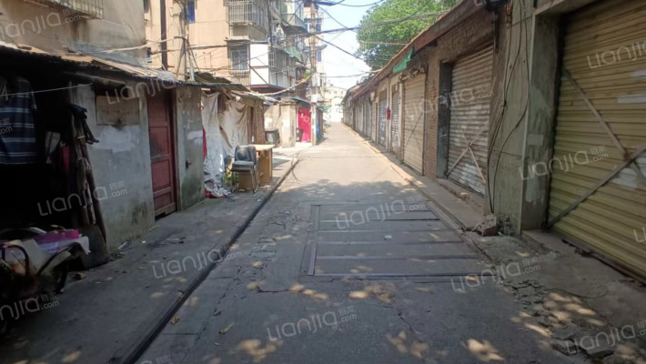 为群三村外景图